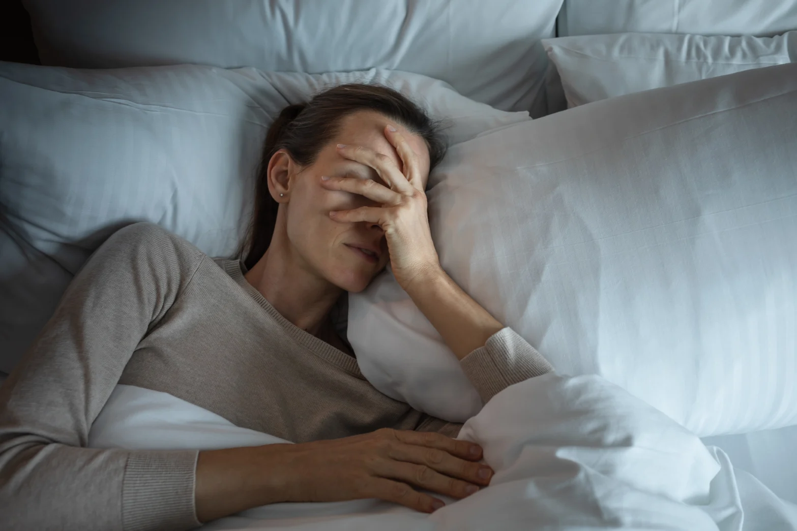 50+睡不好?夜尿、早醒、淺眠改善指南:少吃芹菜、柑橘類、睡前1.5~2小時少喝水 - 橘青春 mygoldenlife