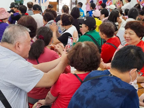 里民開心互動.jpg 的副本